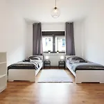 Feel Good And Rest Well - For Workers And Tourists 1-4 Person - Wifi - Smart Tv - Garden